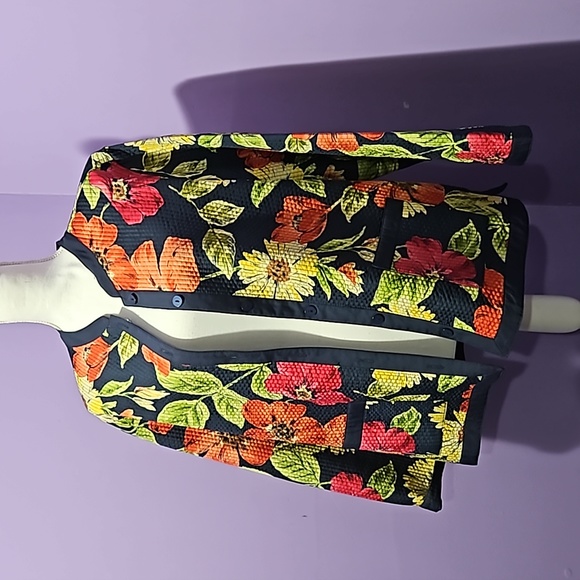 Alfred Dunner Tops - Woman's shirt jacket Alfred Dunner size 18 floral